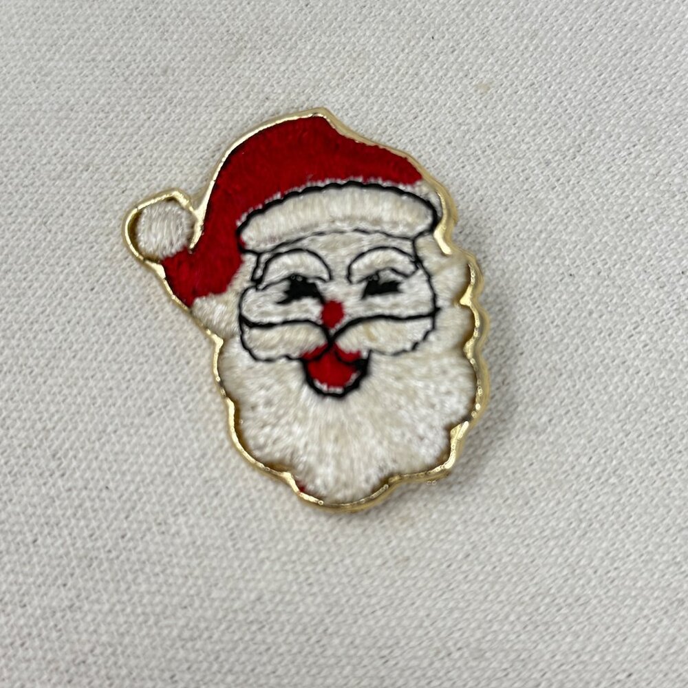 Vintage Santa Claus Brooch‎ Laughing Novelty Embroidery Patch Gold-Tone Pin